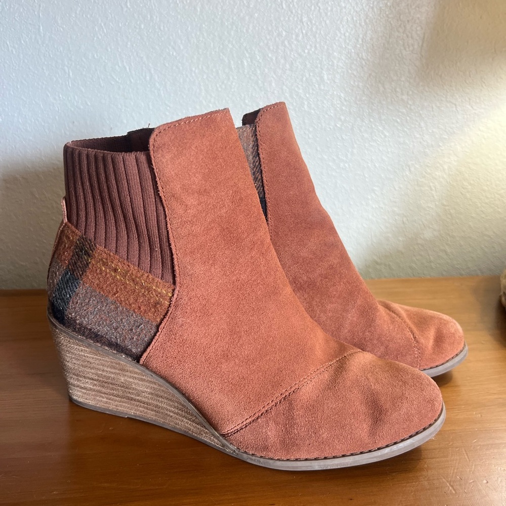 Toms Rust Suede Wedge Ankle Boots